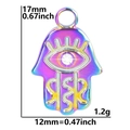 Dettaglio del ciondolo mano di Fatima iridescente placcato oro 18k con dimensioni - Ciondolo Solo Multicolore (Senza Catena)