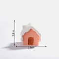 Mini casa di pan di zenzero natalizia in resina rosa con neve, decoro da 2,9 cm - 2# Casa