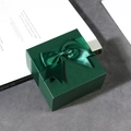 Coffret cadeau à bijoux vert foncé avec ruban en soie sur un livre au style vintage - 8.7*8.7*5cm / Vert Foncé