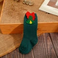 Detalle de calcetín de punto verde para bebé con lazo navideño sobre fondo madera - S (0-1 Año) / Verde - Campana