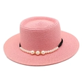 Dettaglio di un cappello di paglia rosa con nastro nero ed eleganti decori di perle - Rosa Antico