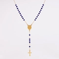 Vue détaillée du chapelet doré avec perles bleues et médaille de la Vierge Marie - Bleu