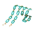 Vintage brilketting van cyaan acrylhars met gouden sluitingen op witte achtergrond - Groen