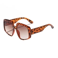 Square oversized tortoiseshell sunglasses with brown gradient lenses for women - Tortoise Frame Tea Lens