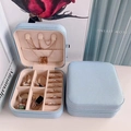 Light blue portable travel jewelry box in cross-grain leather with zip closure - Zipper Style / Light Blue