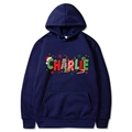 Felpa con cappuccio natalizia blu scuro con grafica CHARLIE personalizzata stampata - S / Blu navy
