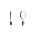 Détail macro d'une boucle Ag925 en argent avec zircons et pierre verte de taille marquise - Argent-Vert