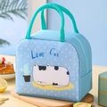 Hellblaue isolierte Lunchtasche mit Katzenmotiv und grünen Tragegriffen - Blaue Katze