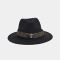 Detalle de sombrero de lana negra con cinturón marrón y adorno de cabeza de toro plateado - M (56-58cm) / Estilo de Cinturón de Cuero Marrón de Cabeza de Toro Plateada