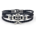 Mehrlagiges Punk-Lederarmband für Herren in Schwarz mit silbernem Totenkopf und Verschluss - Schwarz