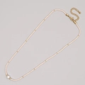 Collana bohémien fatta a mano con perline crema, distanziatori oro e perla centrale - Color Crema (MI-N220071E)