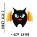 Dettaglio ravvicinato di una toppa ricamata a pipistrello da 3,5 cm per 4,8 cm - Pipistrello Animato (X3UL-066-21)