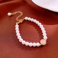Détail d'un bracelet de perles avec une pierre précieuse rose et chaîne dorée réglable - Style perle avec pierre rose (1#)