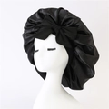 Détail du grand nœud et de la texture satinée soyeuse de ce bonnet de nuit noir - Moyen / Noir