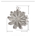 Macro detail of a silver daisy pendant in stainless steel with exact measurements - Daisy Flower (YE283)