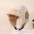 Beigefarbene Wintermütze für Kinder mit warmem Lammfellimitat und winddichtem Stoff - Kinder ca. 3-10 Jahre / Beige