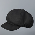 Detailopname van de linnen textuur op een minimalistische zwarte bakkerspet - M (56-58cm) / Zwart