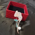 Elegant rose gold Calla Lily brooch with white zircon and a round pearl accent - Calla Lily Pearl / Gold Multi-color Pearl