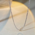 Vue macro détaillée des maillons d'un collier fin en argent sterling S925 poli et brillant - Argent 925 / Style de Chaîne de Perles (XL027)