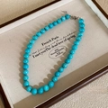 Dettaglio della collana di perline turchesi con chiusura a moschettone argento - 10mm / Blu