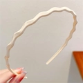 Sweet white wavy headband for women in high quality resin material and minimalist design - White