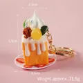 Mini Dessert Kuchen Schlüsselanhänger mit Creme, Früchten und goldenem Schlüsselring - Weiße Creme mit goldenem Schlüsselring