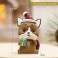 Mini statuina cane di Natale con cappello rosso e scatola regalo, resina, altezza 5,5cm - Stile Cane di Natale(24957)