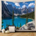 Detalle de un tapiz bohemio de paisaje de montaña y lago en una pared beige neutra - 73X95CM/Tela Cepillada / Naturaleza