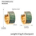 Détail de boucles d'oreilles plaquées or 18k avec zircons bleus et dimensions exactes - Style de Zircon Bleu / Moyen