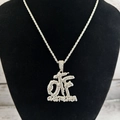 Collana hip hop argento con casco ghiacciato e ciondolo OTF su busto in velluto nero - Argento Lettera OTF