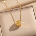 Elegante collana a cilindro dorata con ciondolo in zircone in confezione regalo - Stile Oro con Identificatore H Cavo (451金色小蛮腰项链)