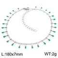 Minimalistisches Armband aus silbernem Titanstahl mit grünen Tropfenanhängern - Grüner Wassertropfen-Stil (KB190892-Z)