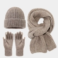 Dettaglio set in maglia beige con punte touch per smartphone e trama a costine - Moka
