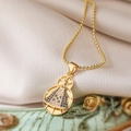 Collar colgante Virgen María en oro 18K con circonitas azules sobre satén beige suave - Cadena de Bolas Colgante Figura de María / Dorado