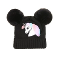 Détail de la broderie licorne et des pompons en fourrure sur un bonnet en tricot noir enfant - M(48cm-52cm) / Noir