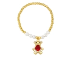Pulsera elástica con cuentas doradas, perlas y colgante de oso con corazón rojo - Rojo