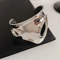 Macro di bracciale rigido argento con forme ondulate irregolari e finitura a specchio - Stile Svuotato Irregolare / Argento