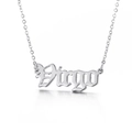 Collier Vierge en acier inoxydable argenté avec pendentif gothique sur fond blanc - Vierge