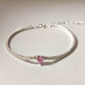 Detalle de pulsera tenis de plata S925 con circón de corazón rosa y cierre ajustable - Rosa (Circonia Rosa con Etiqueta)