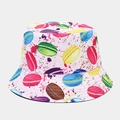 Détail d'un chapeau bob rose avec motifs de macarons colorés et taches de peinture - M (56-58cm) / Burger Coloré Rose