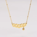 Collana dorata con cinque monete cinesi della dinastia Qing e ciondolo a campanella - Oro