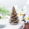 Mini sapin de Noël en pierre d'oeil de tigre sur un livre blanc, décor élégant - 31 Œil de tigre