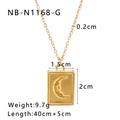 Dettaglio della collana con pendente a luna in acciaio inossidabile dorato e misure - Volto della Luna Tutto Oro (NB-N1168-G) / Oro 18K