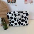 Portamonete in peluche con stampa mucca, etichetta Time to Party e zip beige - Borsa da trucco in peluche con stampa muccata