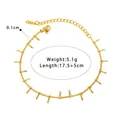 Vista dettagliata della chiusura a moschettone in acciaio inossidabile e della catenella - Bracciale Pendente A Barra Lunga Texturizzata (NB-B1200)
