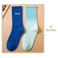 Himmelblaue Gradient-Socken mit weißem Aurora-Stickereidatum aus weicher Baumwolle - Einheitsgröße / 04 Himmelblau Farbverlauf