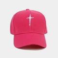 Détail de la casquette rose vif avec broderie étoile 3D blanche et coutures soignées - Réglable / Rose rouge