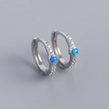 Pendientes de aro en plata S925 con piedra de ópalo azul y circonitas - Color Plata Platino (Par)