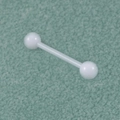 Witte acryl rechte barbell tongpiercing met ronde kogeltjes op groene stof - 1.6x16x5x5mm / Wit