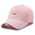 Cappellino rosa con ricamo Boston 1630 e bordo con scritte Sport alla moda - Regolabile / Rosa